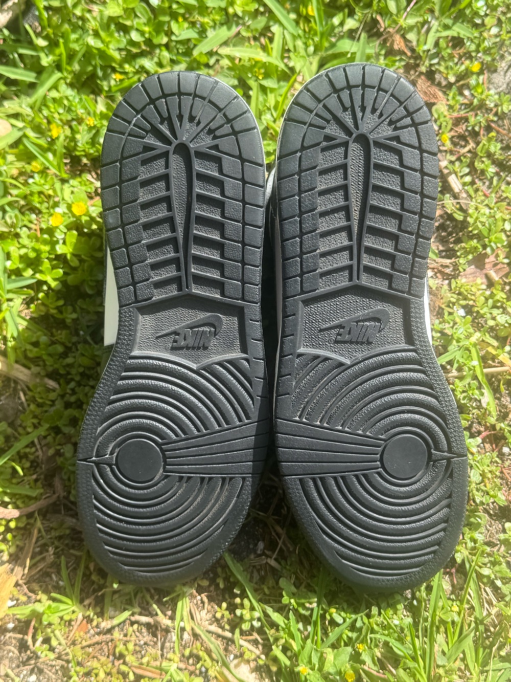 Nike Air Jordan 1 Retro High OG "Black White" GS - Picture 11 of 15